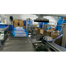 Machines d&#39;emballage de boîtes entièrement automatiques avec monteur de cartons et convoyeur
